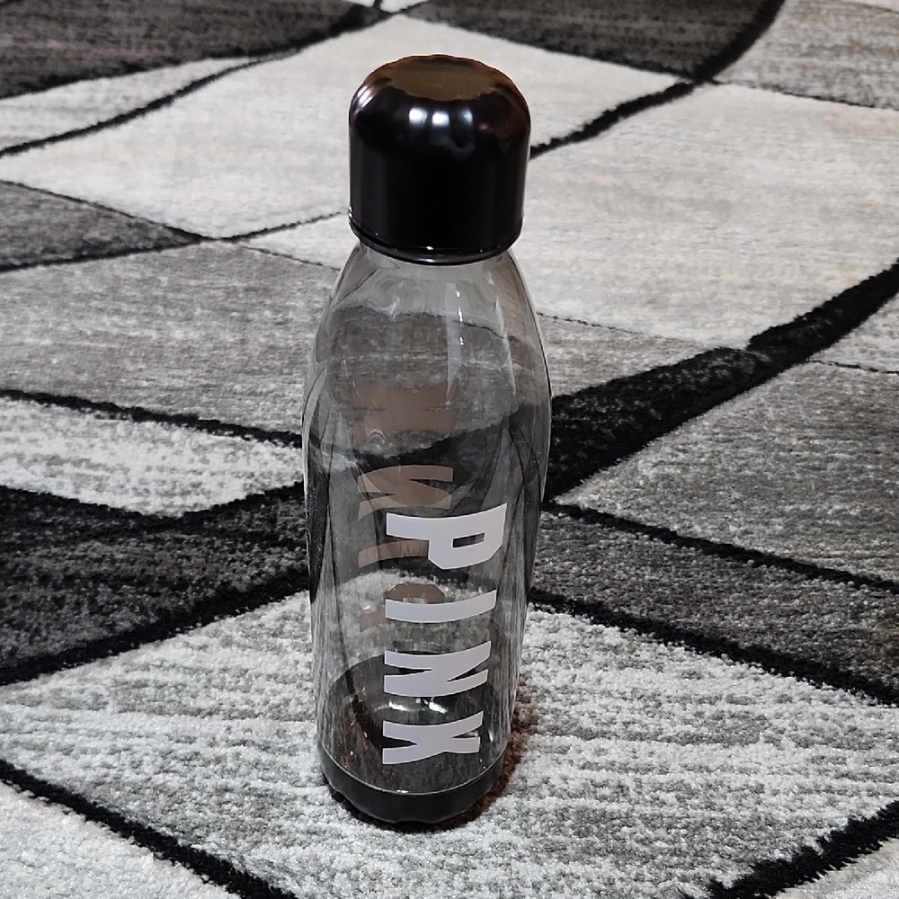 VS PINK 2017 LIMITED EDITION BLACK 23 OZ PLASTIC WATER BOTTLE NEW
